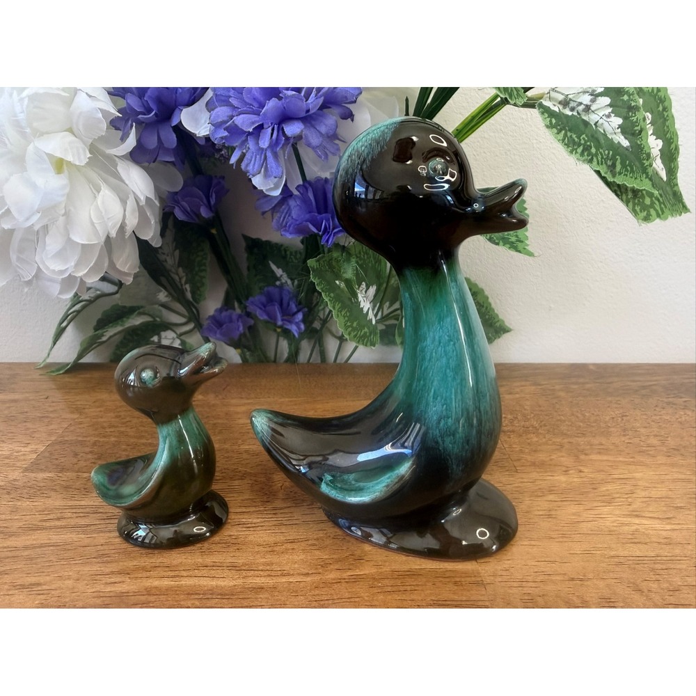Vintage Blue‎ Mountain Pottery Mother Duck And Baby Duck Figurines